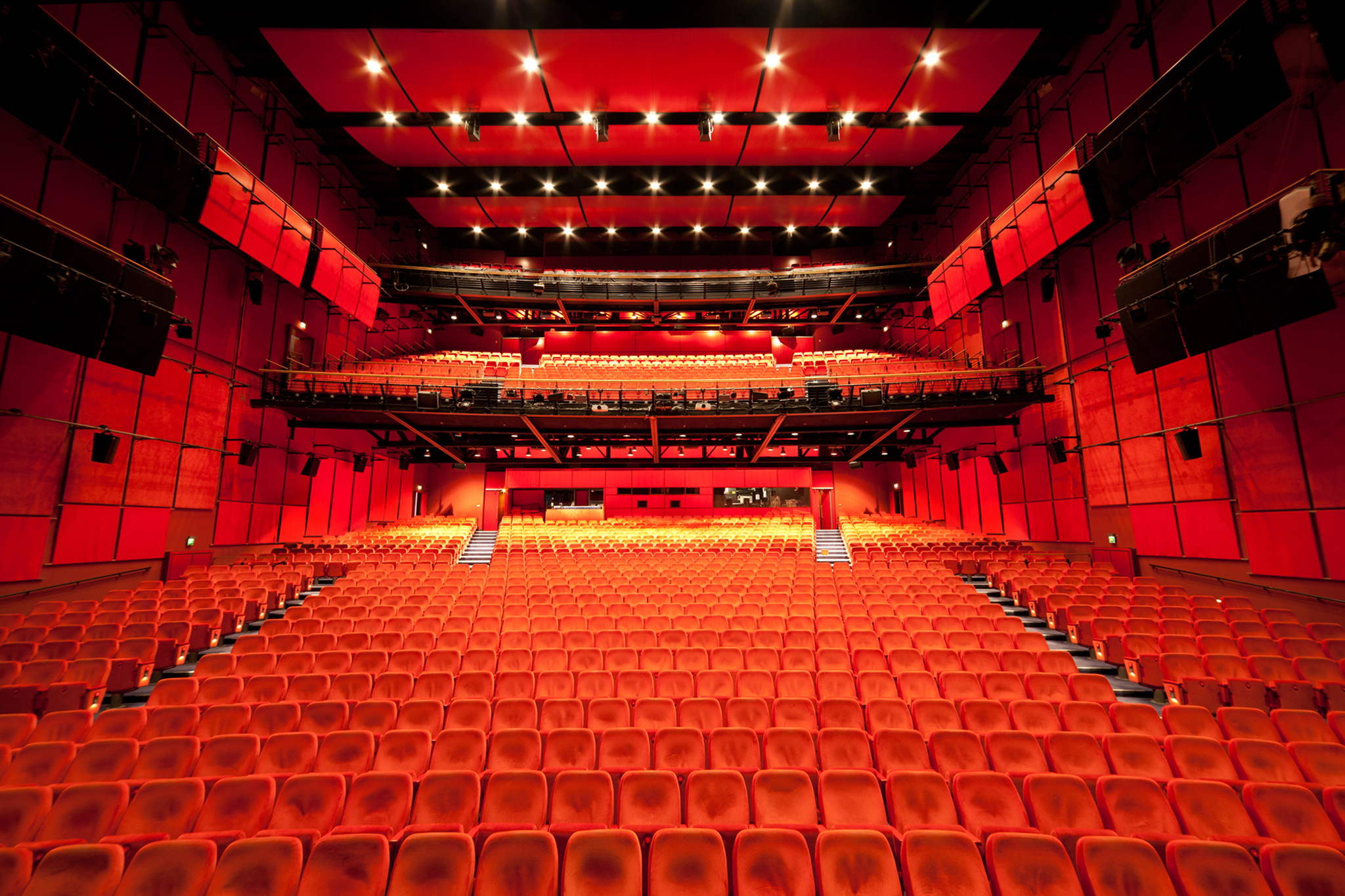 Theater Am Potsdamer Platz : Berlin—jorg seefeld, the event manager for