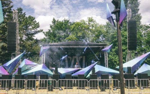 Waves Open Air Fesival Wedemark 2022 - main stage loudspeakers - credit Nicolas Bogon